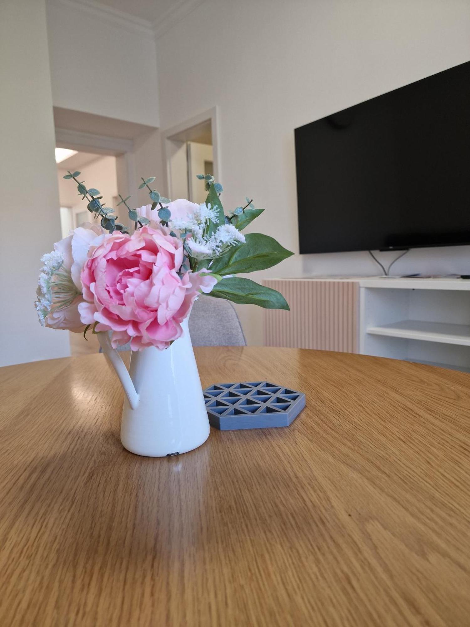 Old Town Apartment - 2 Bedrooms Bratislava Esterno foto