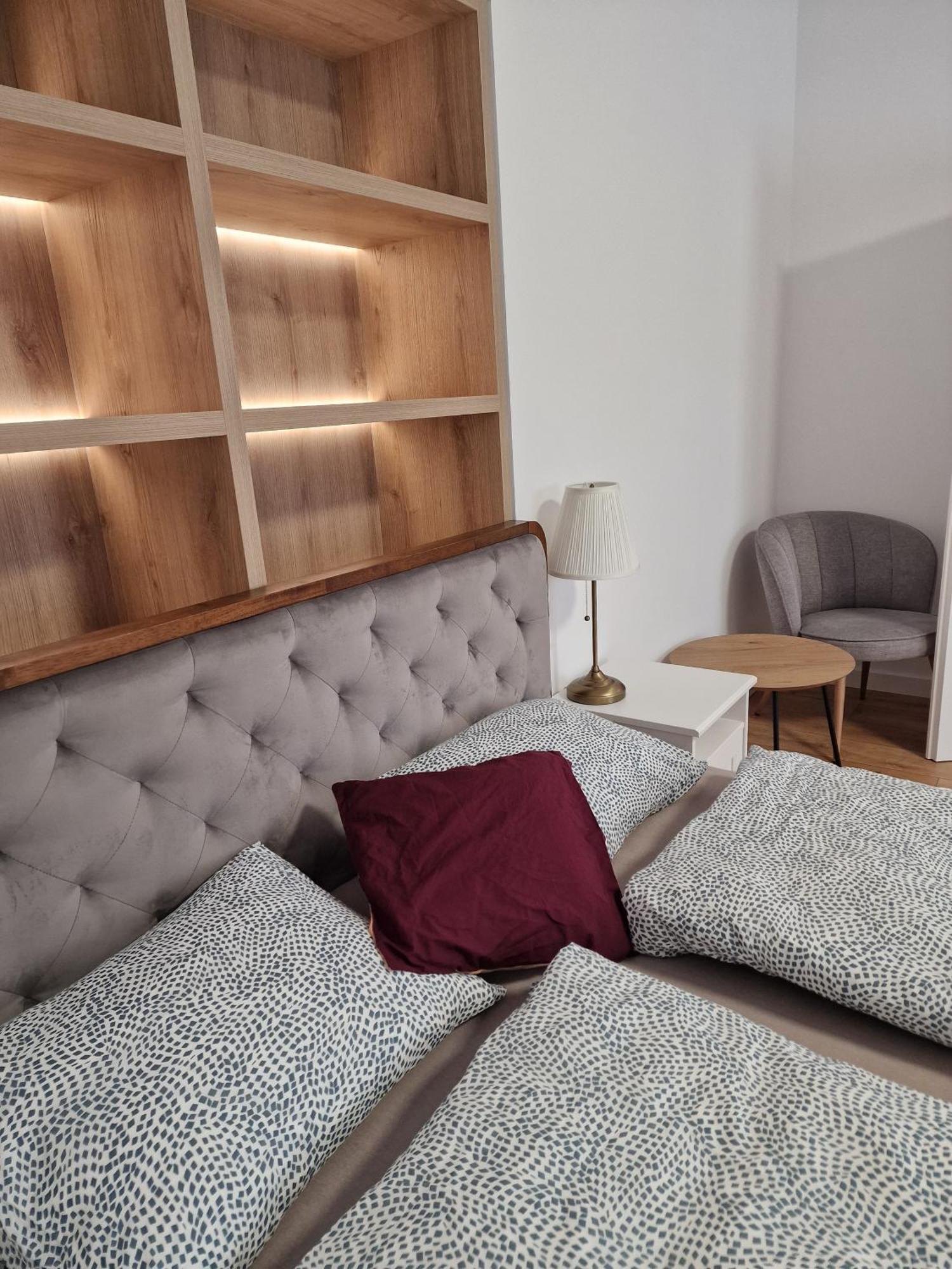 Old Town Apartment - 2 Bedrooms Bratislava Esterno foto