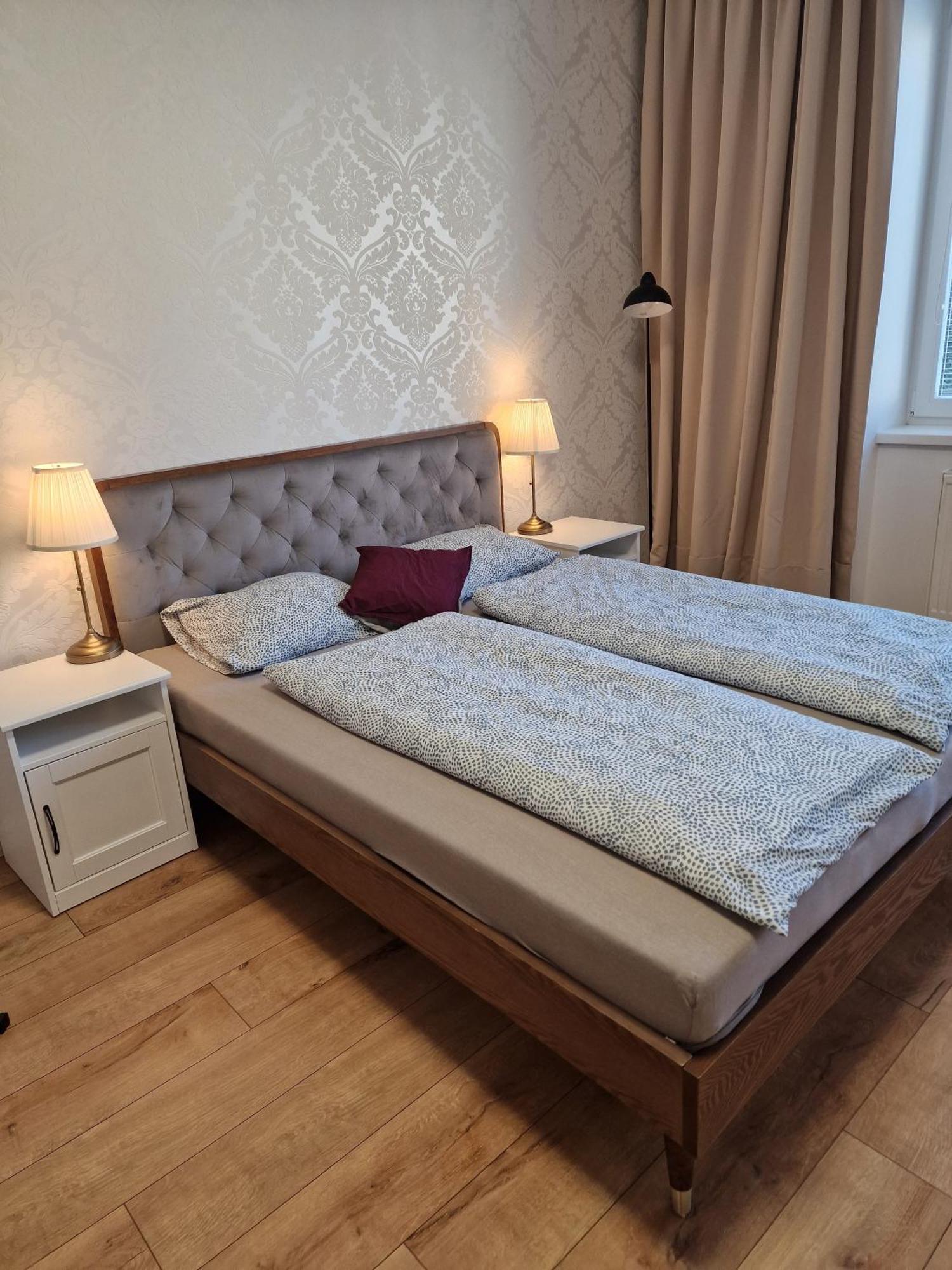 Old Town Apartment - 2 Bedrooms Bratislava Esterno foto